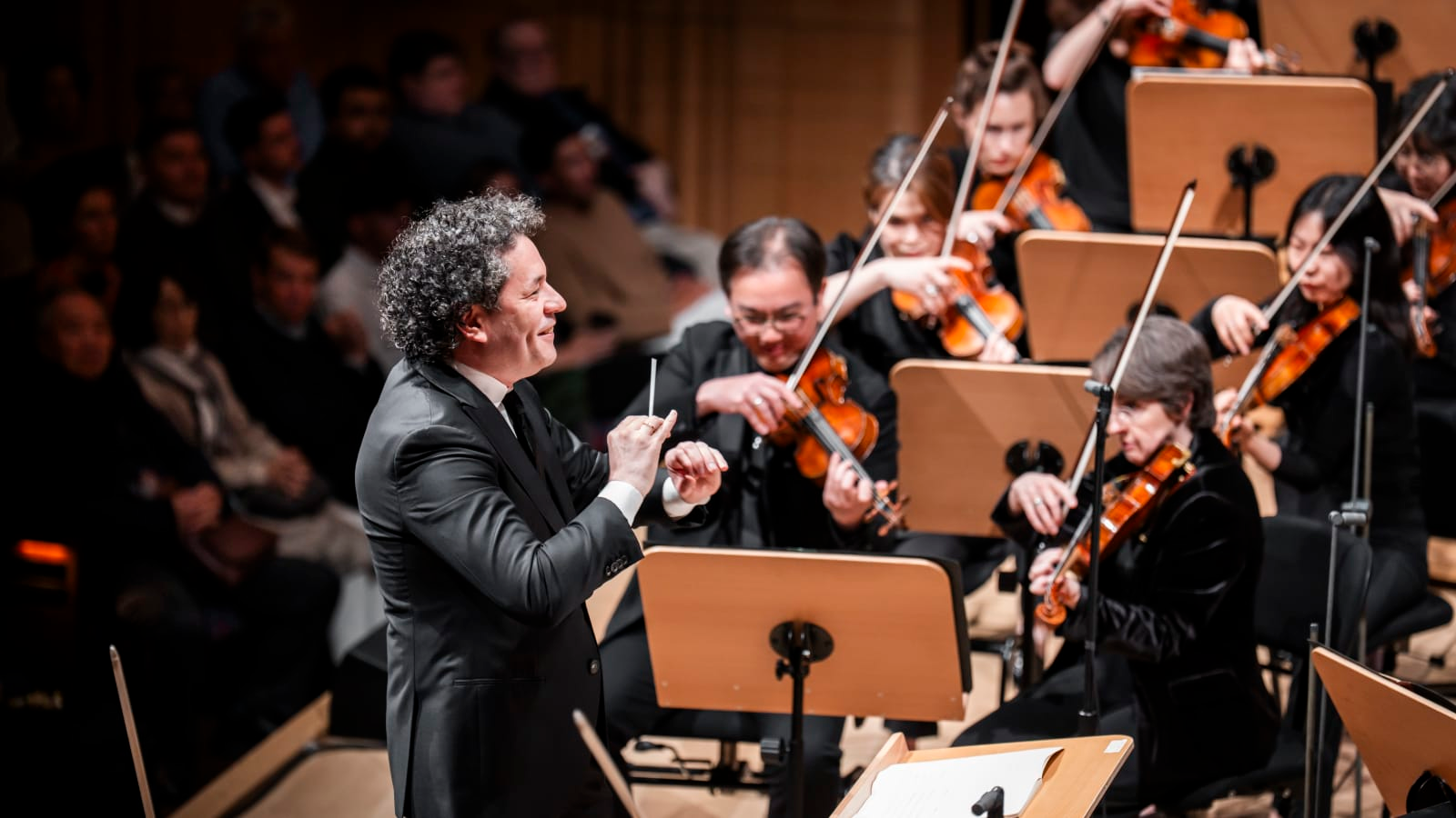 Dudamel dirigiendo la Orquesta Filarmónica de Nueva York
