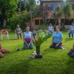 Personas realizando mindfulness en Hacienda La Concepción